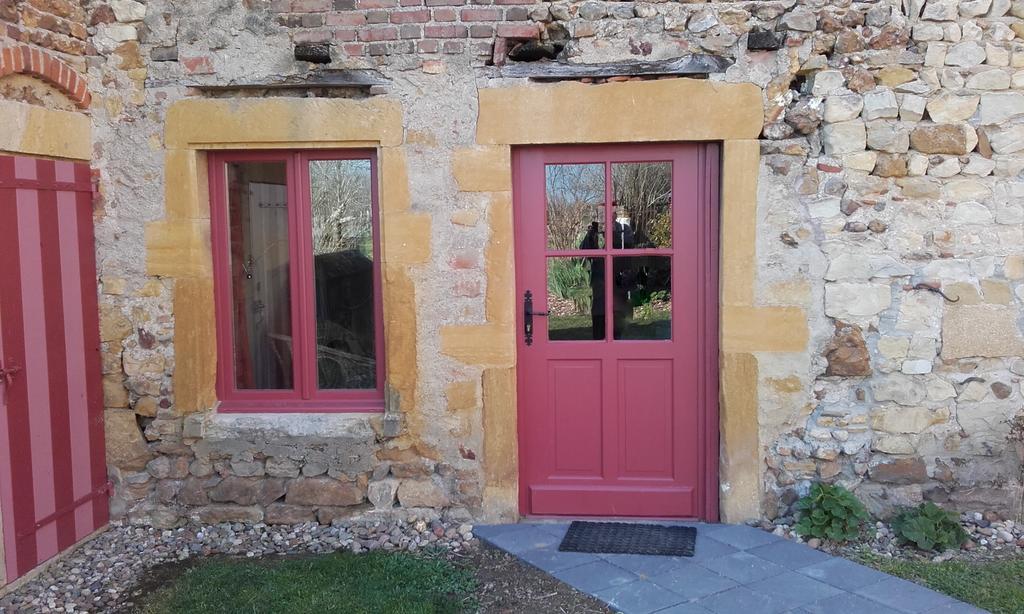 Chambres D'Hotes La Vie En Roses Iguerande Eksteriør billede