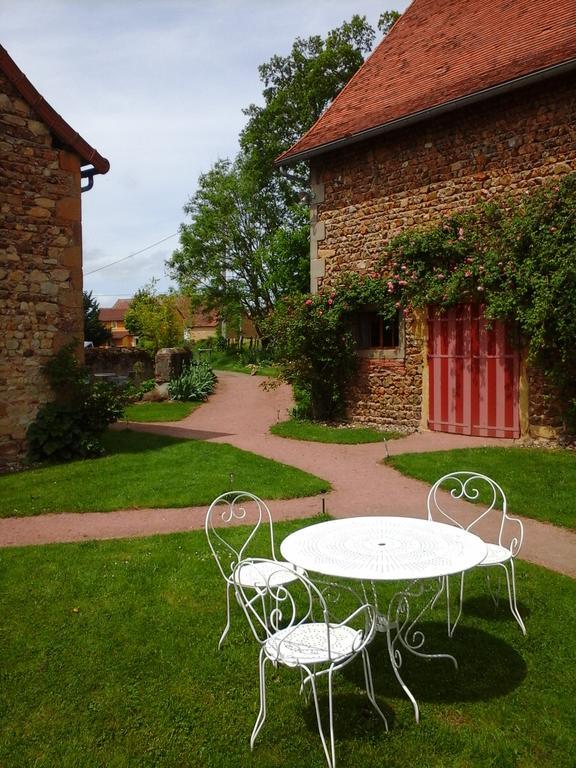 Chambres D'Hotes La Vie En Roses Iguerande Eksteriør billede